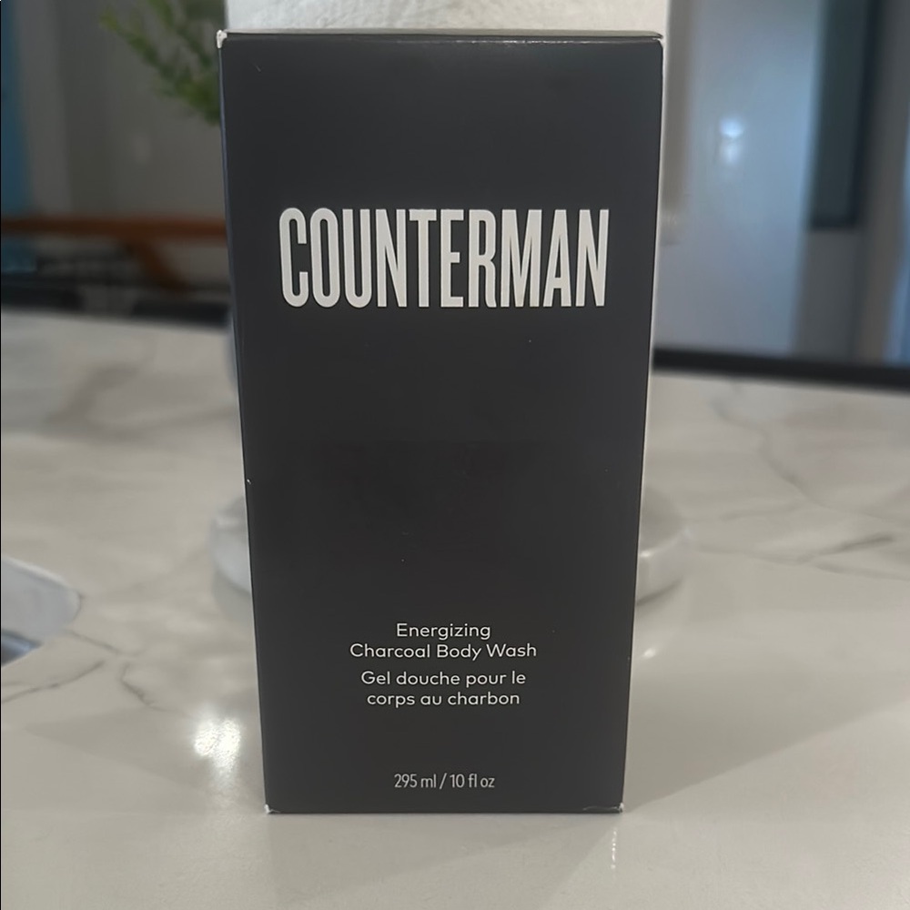 Energizing Charcoal Body Wash - Black